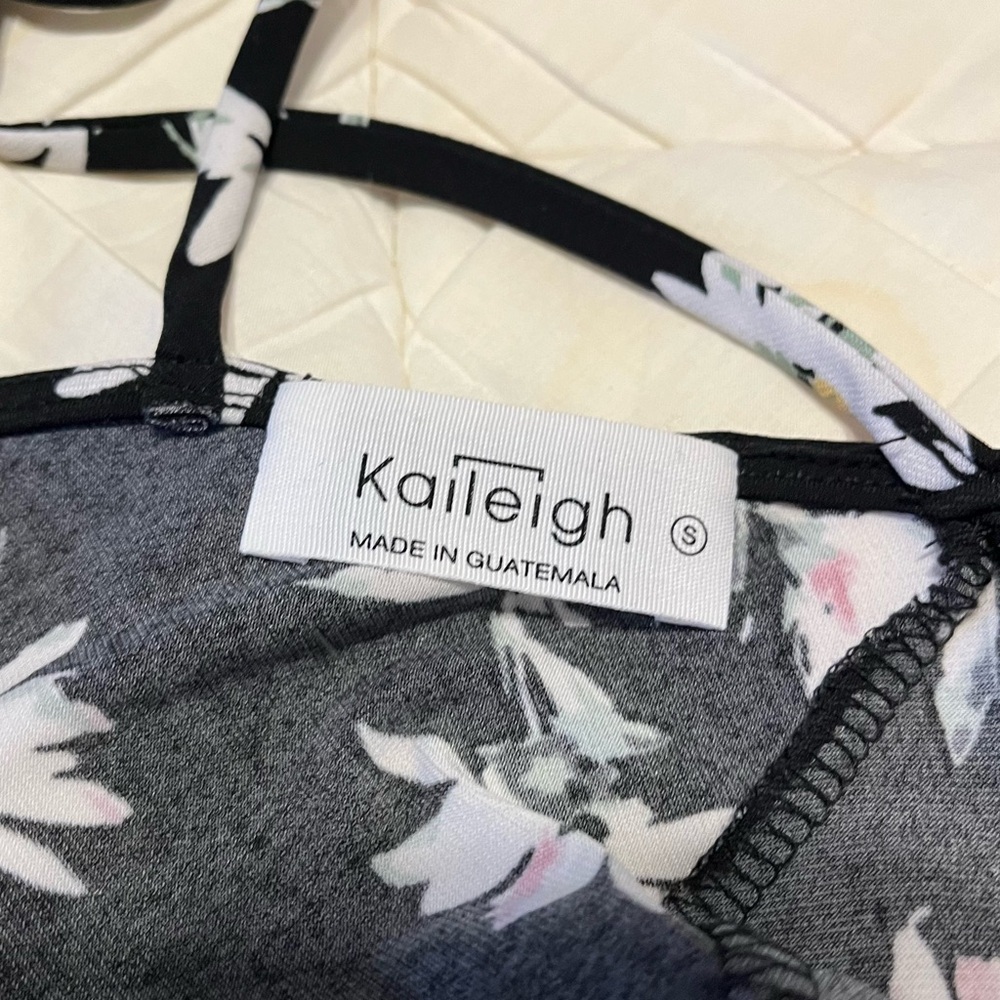 Kaileigh Stitch Fix Valette Back Detail Cold Shoulder Knit Top Printed Blouse - Picture 4 of 6